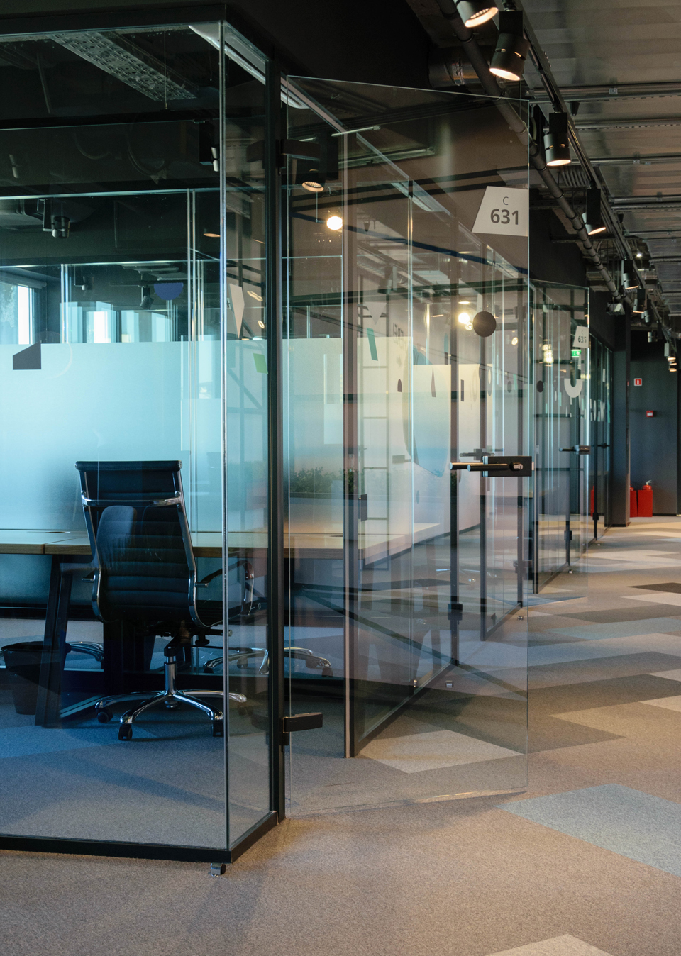 Zabudowa szklana w biurze | Glass House