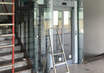 Zabudowa szklana szybu windowego | Glass House