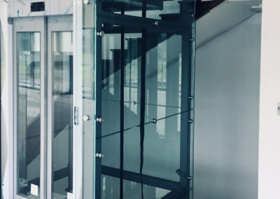 Zabudowa szklana szybu windowego | Glass House