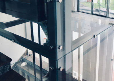 Zabudowa szklana szybu windowego | Glass House