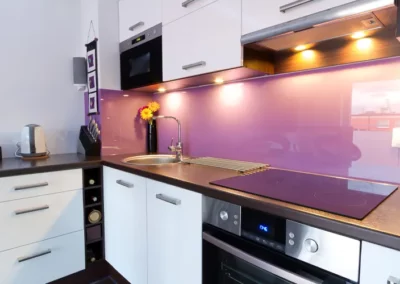 Panel szklany do kuchni lakierowany na jeden kolor